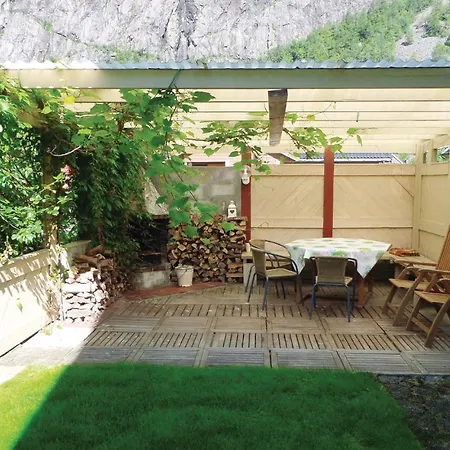 2 Bedroom Beautiful Home In Fjaera 別荘