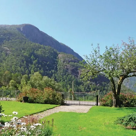 3 Bedroom Lovely In Holiday home