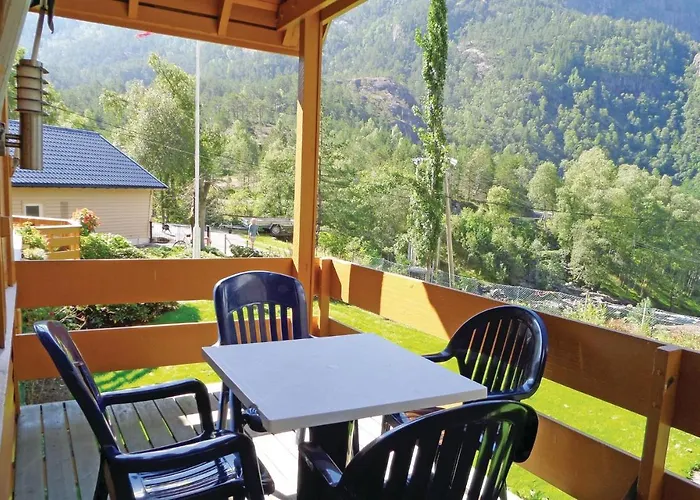 3 Bedroom Lovely In Nyaraló Fjæra