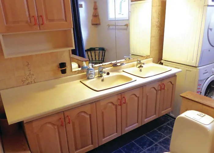 3 Bedroom Lovely In Hébergement de vacances *
